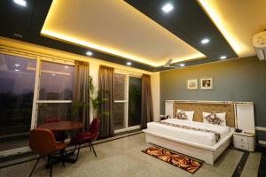 Posh Garden Inn Artemis Hospital Road Gurgaon
