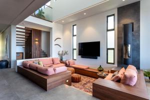 Stone & Wood I Private Properties