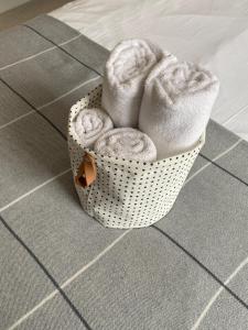 Wight On The Beach, Sleeps 4, Free Off Road Parking, Balcony with Sea Views