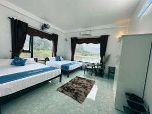 Phòng Gia đình nhìn ra Núi (Family Room with Mountain View)