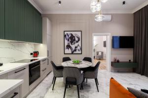 LEOGRAND Apartments on Franka 35