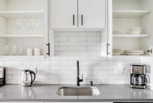 Lower Queen Anne 1br w game room garden SEA-698