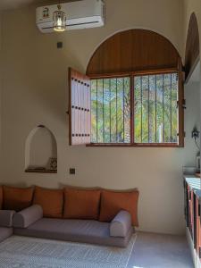 بيت أرض الثراء Rich Land House