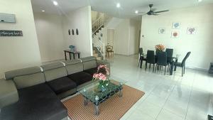 Setia Residen Semi-D two half storey 5 Bedrooms unlimited wifi