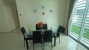 Setia Residen Semi-D two half storey 5 Bedrooms unlimited wifi