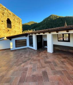 Casa del Castello Sleeps 4 Isolabona Italy