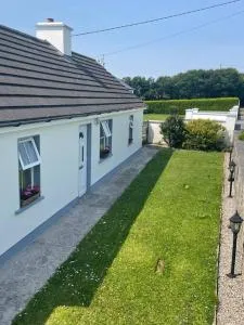 3 bedroom farmhouse in the Lahinch area. - Carrowauff