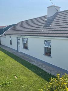 3 bedroom farmhouse in the Lahinch area.