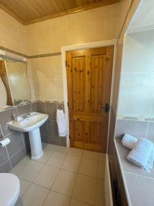 3 bedroom farmhouse in the Lahinch area.