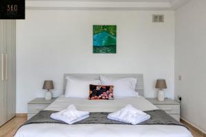 1BR penthouse with PRVT balcony in St Julians by 360 Estates