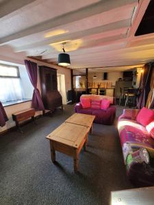 Charming pet friendly 2 bedroom cottage, close to Narberth & local beaches, friendly animals on our smallholding