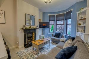 Charming City Home, Beside the Serene Ormeau Park