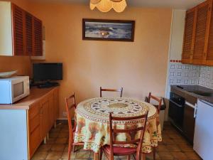 Appartements Appartement cosy 4 pers, jardin prive, acces direct plage, proche commerces, parking inclus - FR-1-465-95 : photos des chambres