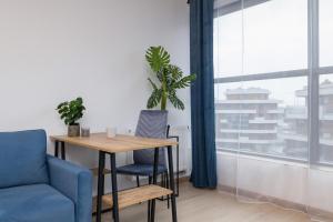 Dark Blue Apartment with Parking and Furnished Balcony in Kraków by Renters