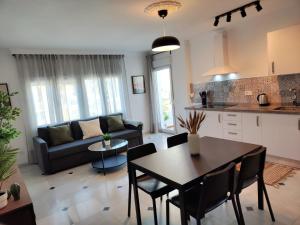 WintowinRentals Your Home Steps from the Center