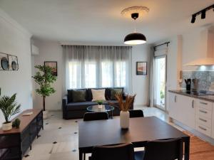 WintowinRentals Your Home Steps from the Center