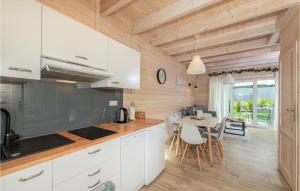 Beautiful Home In Ustronie Morskie With Kitchen