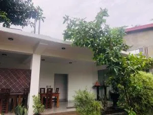 Senanayaka Holiday Inn - Veheragoda