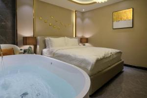 Enjoy Boutique Saigon Hotel