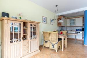 Ferienwohnung-2-Kranich-Villa-Vogelsang-in-Binz-3-Raum-Parkplatz-WLAN-Wintergarten-Terrasse