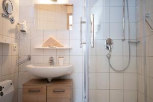 Doppelzimmer Standard mit Balkon room in Hotel Restaurant Amadeus