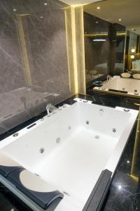 Enjoy Boutique Saigon Hotel