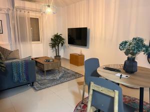 Duke of the Dead Sea Crown Group Collection - Apartmány, Neve Zohar