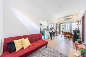 MONA NEST Canggu 2BR Tiny House with Rooftop and Cozy Workspace