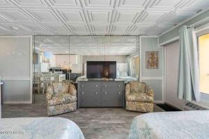 Sandy Bottoms Beachfront Studio On The Sand