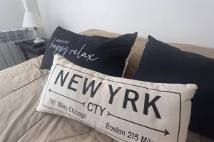 Depto. 3 ambientes, ideal familias, muy luminoso.