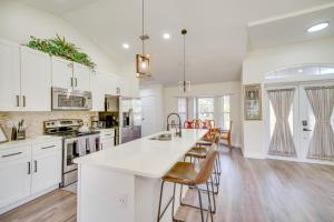 Sunny Palm Bay Home with Screened Porch Near Beaches