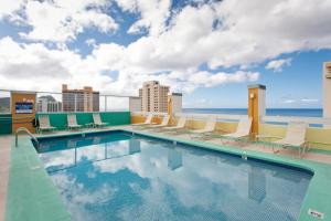 Stylish 1-BR Condo with Breathtaking Ocean Views