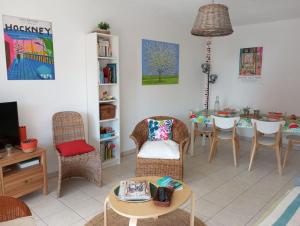 1,5 km plages Bel appartement calme Piscine Garage