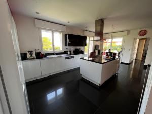 Villas Villa avec piscine a 10 min du circuit des 24h du Mans : photos des chambres