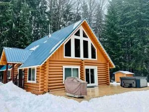 Hawthorn Cabin - Snoqualmie Pass