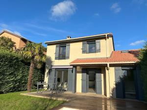 Villas Sunny House - Villa 4 chambres - Saint Genis Les Ollieres : photos des chambres