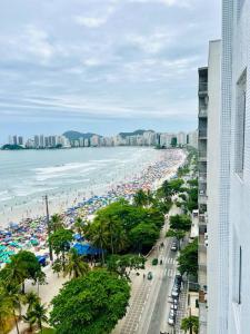 Apartamento frente mar Guarujá Pitangueiras pé na areia