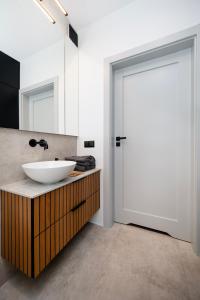 Łódź Prestige Suites - 64m2, Parking, Office Room - by Rentujemy