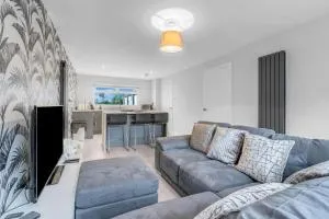 West Lothian 5 Beds + car space - West Calder