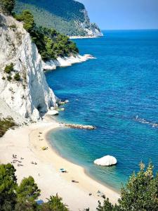 IL CUORE DEL CONERO - CASALE CON PISCINA, Natura e Relax