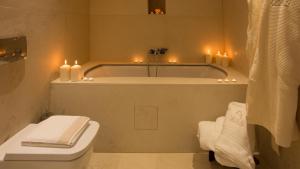 VIP Suite with Bathtub & Steam Bath - Narcissus