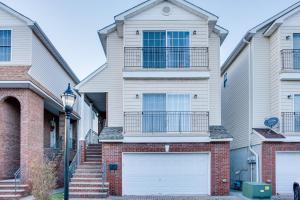 Bayfront New Jersey Escape about 13 Mi to Times Square