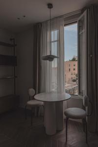 Sleek and New Studio, Monaco