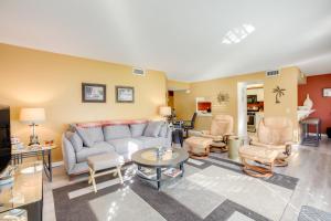 Cathedral City Condo with Community Pools and Hot Tubs