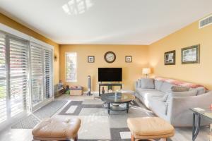 Cathedral City Condo with Community Pools and Hot Tubs