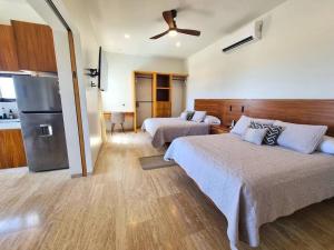 Pool Condo, just a few steps from the beach -north
