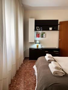 Apartment Wall Center - Aloha Sevilla