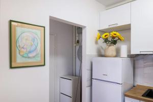 White & Bright Escape 1BDR apt