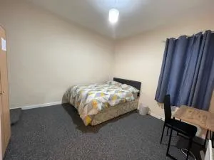 Private double rooms near City centre, Coventry with free Parking/WiFi - Allesley