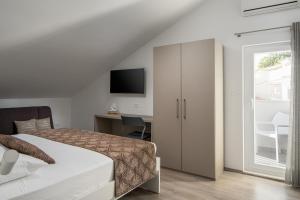 Apartments by the sea Duce, Omis - 11673